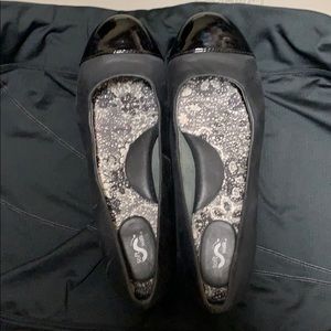 Black flats with patent leather tip